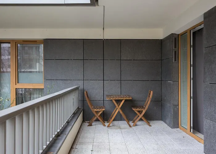 - Aparts Ursynow * وارسو