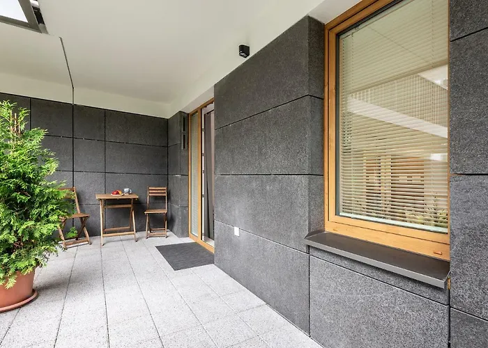 - Aparts Ursynow شقة